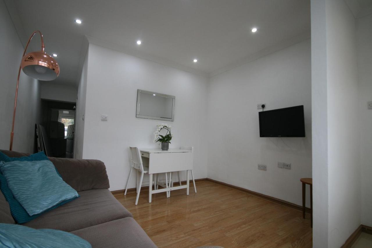 Molesey Near Hampton Court, Viking Short Stays West Molesey Exterior photo